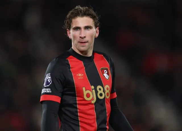 Illya Zabarnyi sắp trở thành người của PSG